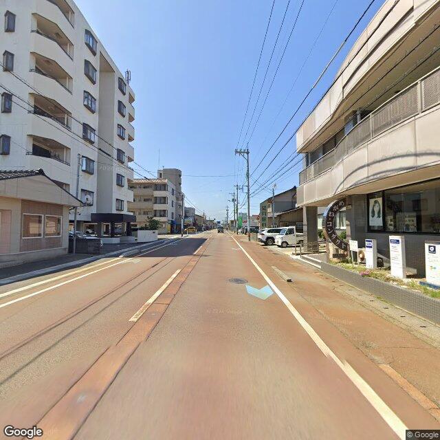 目印8：望月めがね内灘店 を目印に、そのまま直進