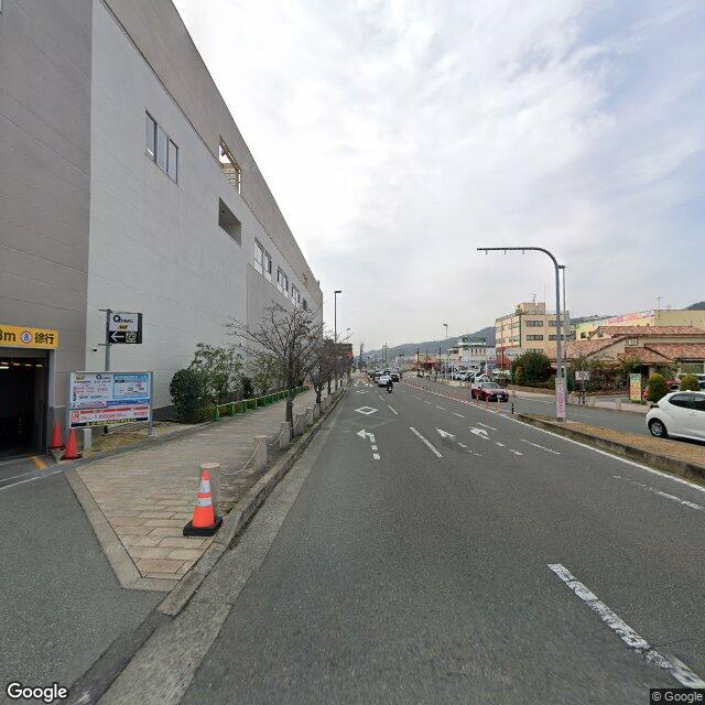 目印4：左折 して ヤマボウシ通り / 萱野東西線 に入る