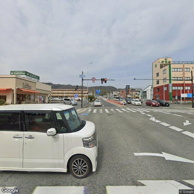 目印6：坊島四丁目（交差点） を 右折 して 新御堂筋 / 国道423号 に入る 目的地は前方左側です