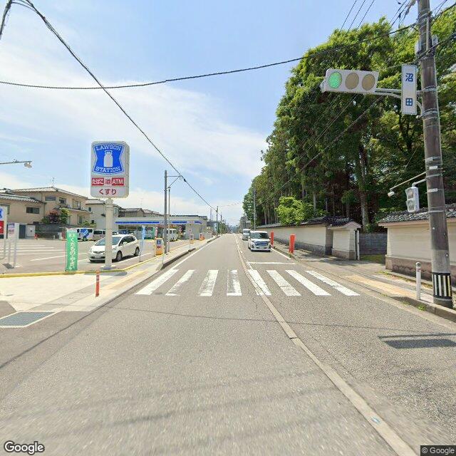 目印12：右折 して 泉が丘通り / 県道45号 に入る 目的地は前方左側です