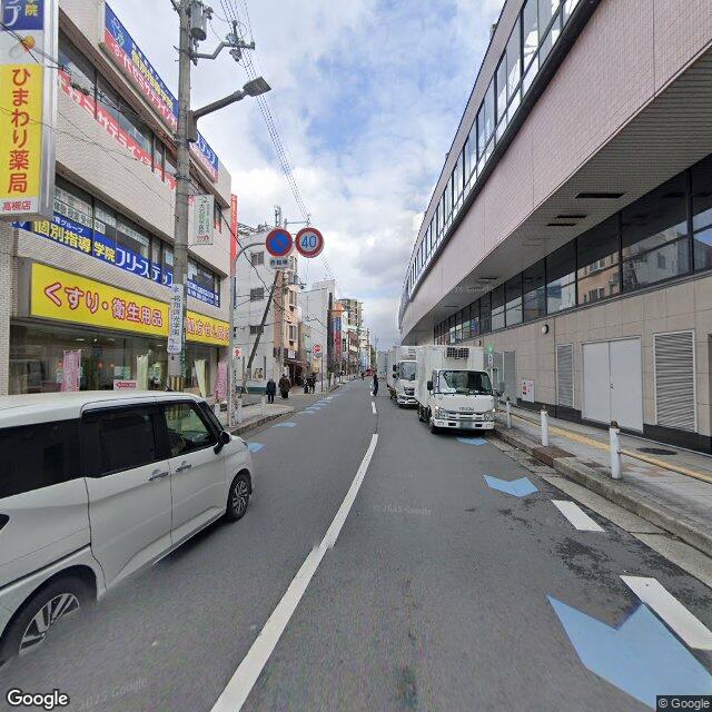 目印1：北東 方向に 阪急みずき通り を進む