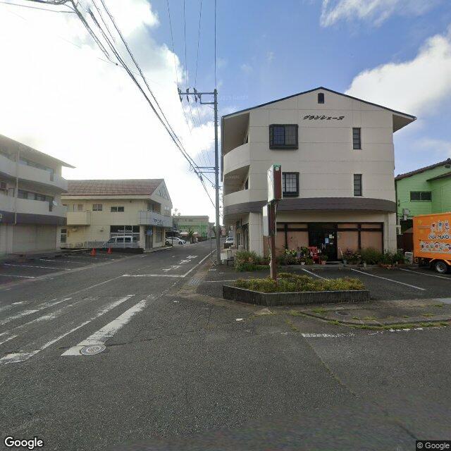 目印3：右折 する 目的地は前方右側です