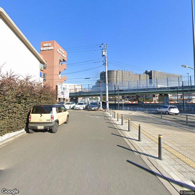 目印3：「南町田グランベリーパーク駅」（バス停）を目印に、そのまま直進