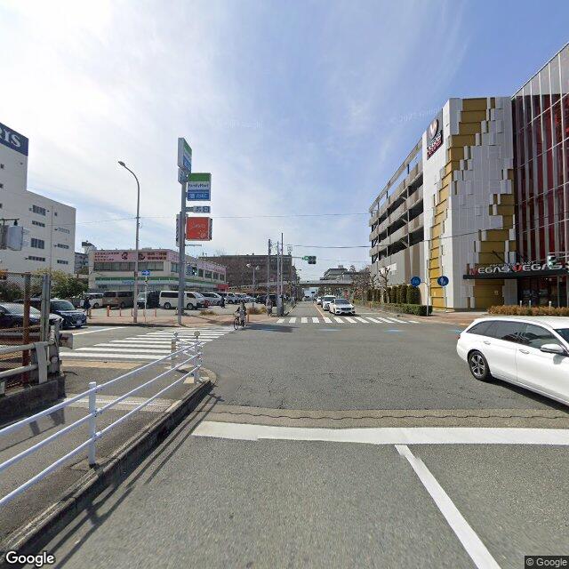 目印5：新船場南橋東詰（交差点） を 左折 して 国道423号 に入る ファミリーマート 箕面船場店を通過する（21m 先、右手） 目的地は前方右側です