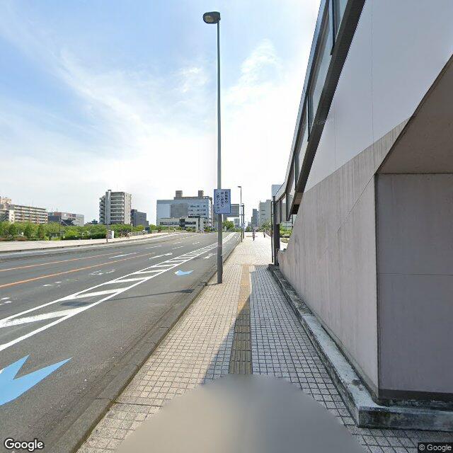 目印4：左折 して 駅南中央通り に向かう