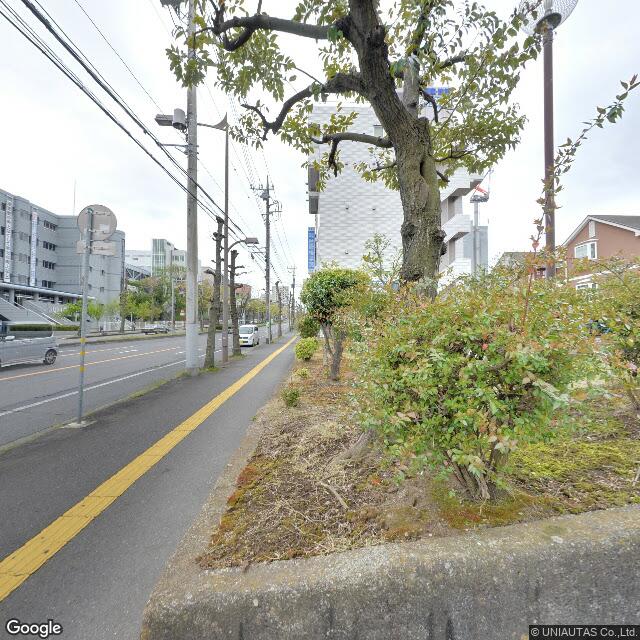 目印8：白梅１丁目児童公園 の前を通ってまっすぐ進みます