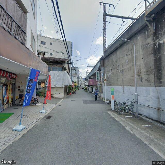 目印3：呑み処じょうじ が見えたら正しい道。直進