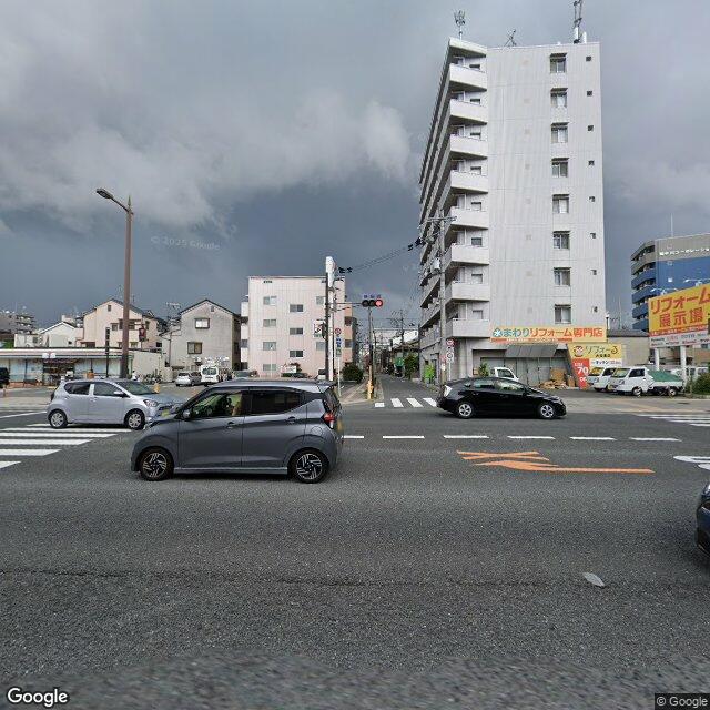 目印1：南東 に進んで 京阪国道 / 国道1号 に向かう セブン-イレブン 守口京阪本通店を通過する（25m 先、左手）