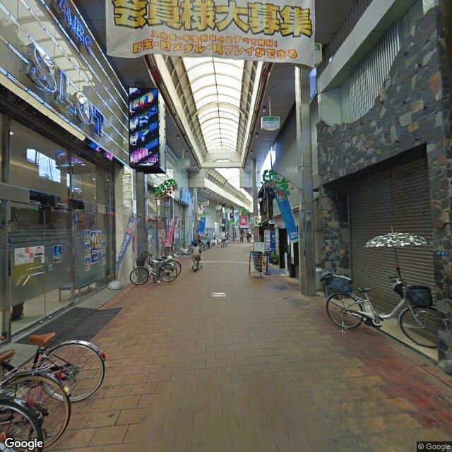 目印3：（有）仙寿堂 本店 を目印に、そのまま直進