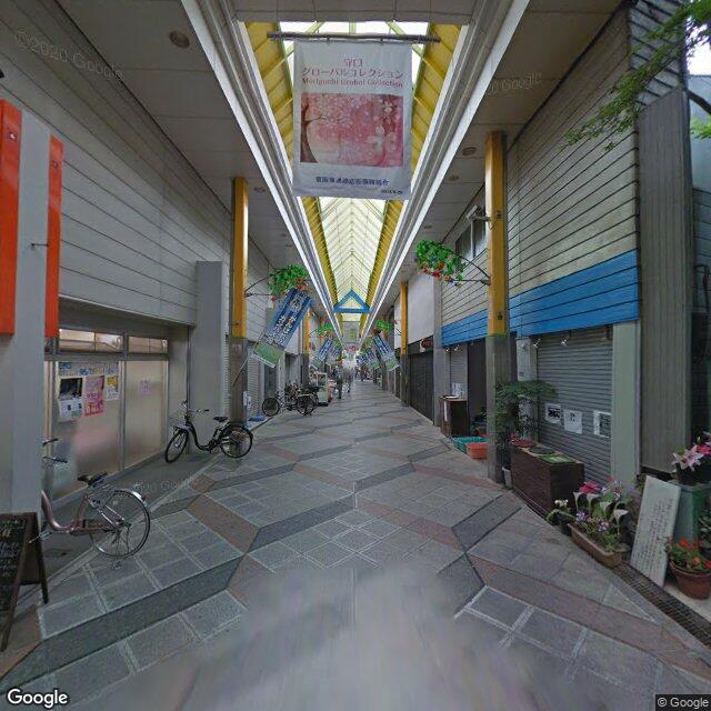 目印5：道路を渡る 目的地は前方右側です