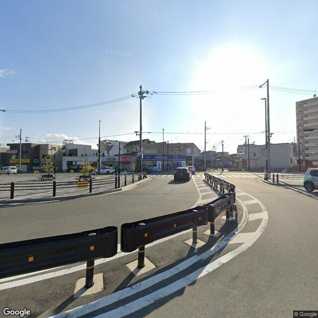 目印3：歩道橋の階段を 下る