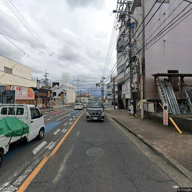 目印3：がんばる学園旭三郷校 の前を通って直進