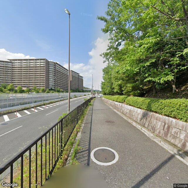 目印2：阪急の移動販売 を目印に、そのまま直進