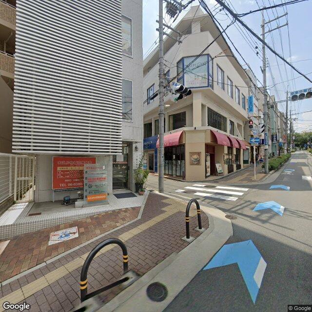 目印2：右折 して レッチワースロード / 府道121号 に入る