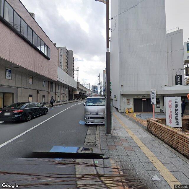 目印2：三井住友銀行 高槻支店 を目印に、そのまま直進