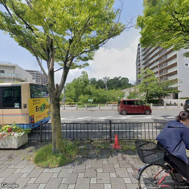 目印10：「西町一丁目」（バス停）を目印に、そのまま直進