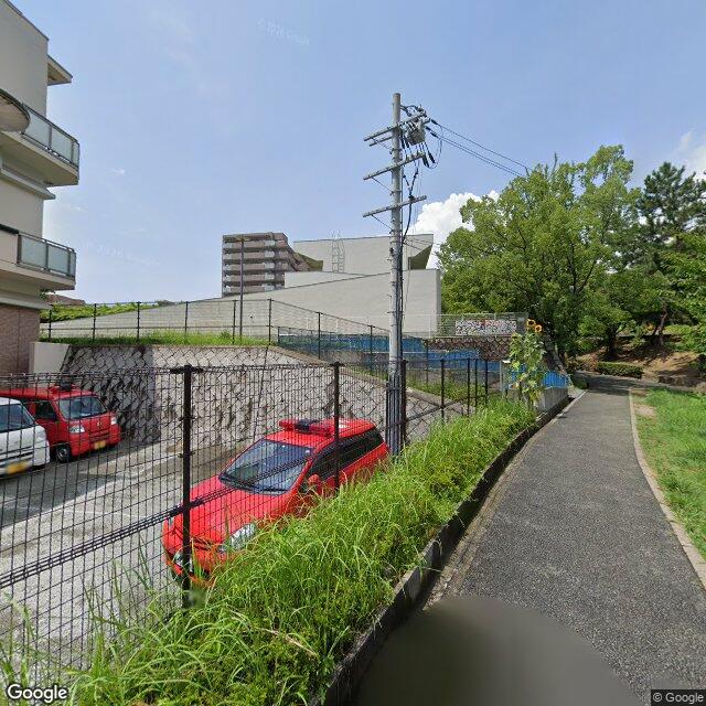 目印11：豊中市立西丘こども園 の前を通って直進