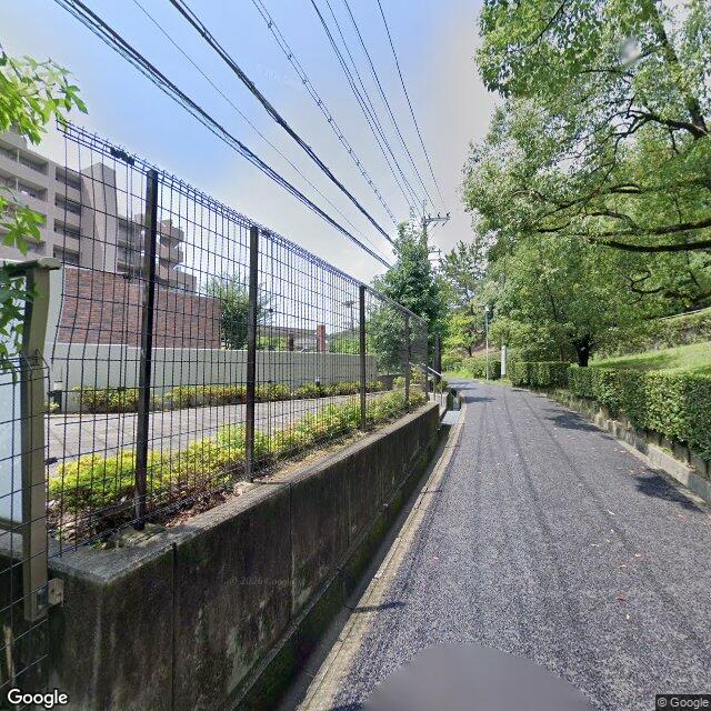 目印12：千里西町公園 の前を通ってまっすぐ進みます