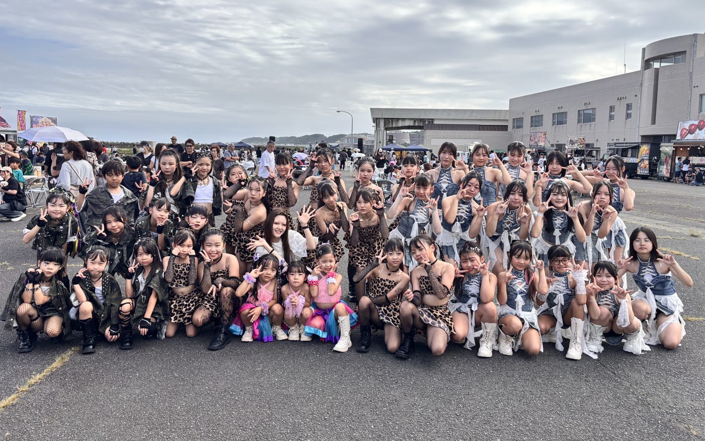 Mフェス2026に出演したリディアダンスアカデミー4校の生徒の集合写真