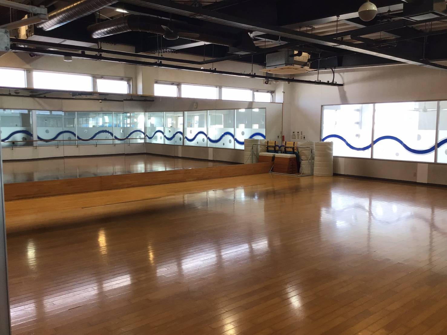 リディアダンスアカデミー弘前校のスタジオ内観